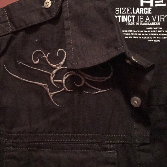 Short sleeved button down collared shirt - Picture 2 of 5